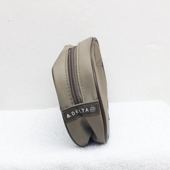 Delta Airlines Amenity Kit Tan Brown Zip Top Toiletry Kit Makeup Case + Contents - Picture 3 of 5